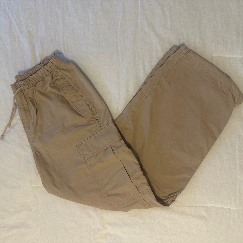 Aritzia Squad Parachute Pants with Pockets
